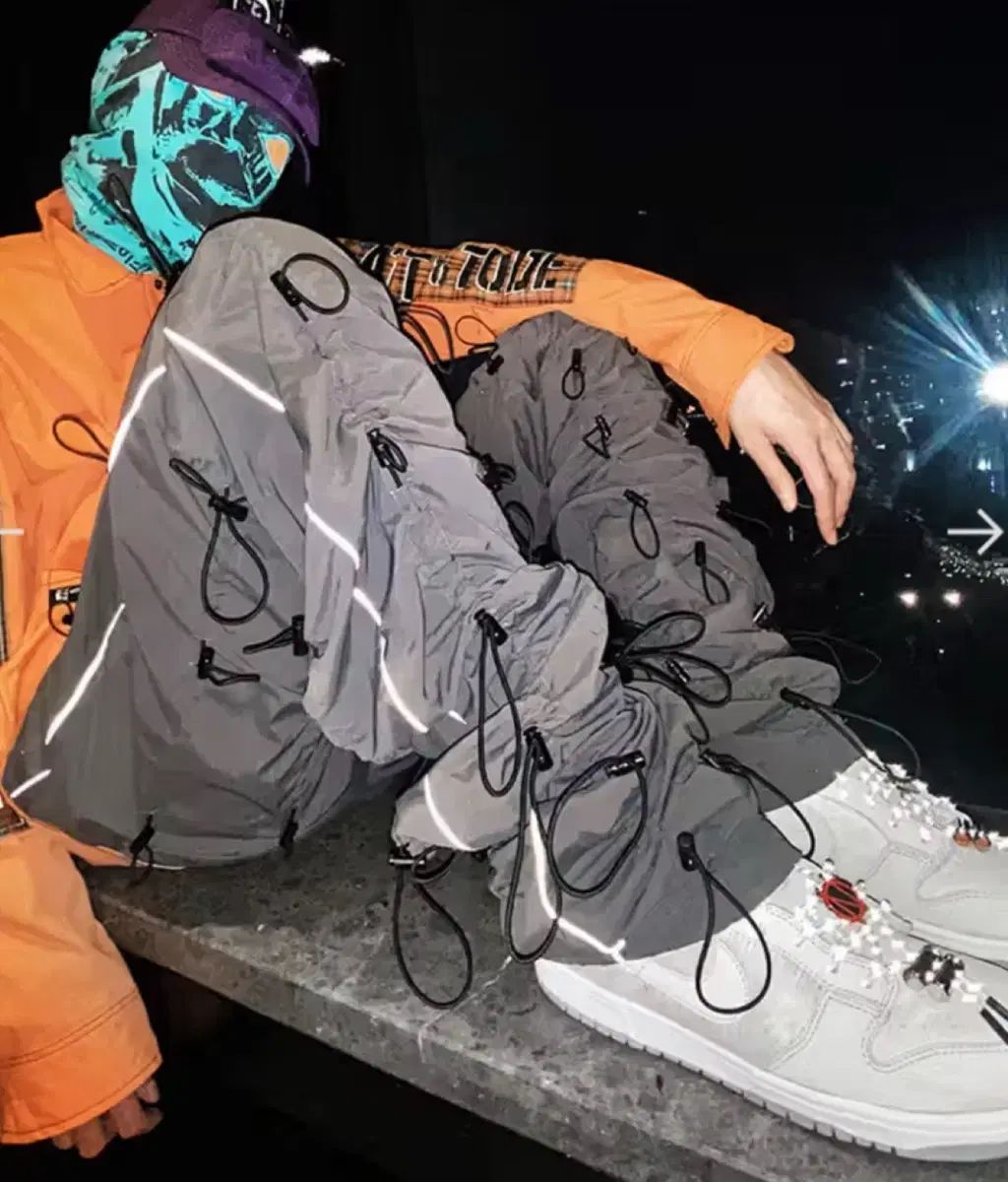 99 is シュシュパンツ グレー