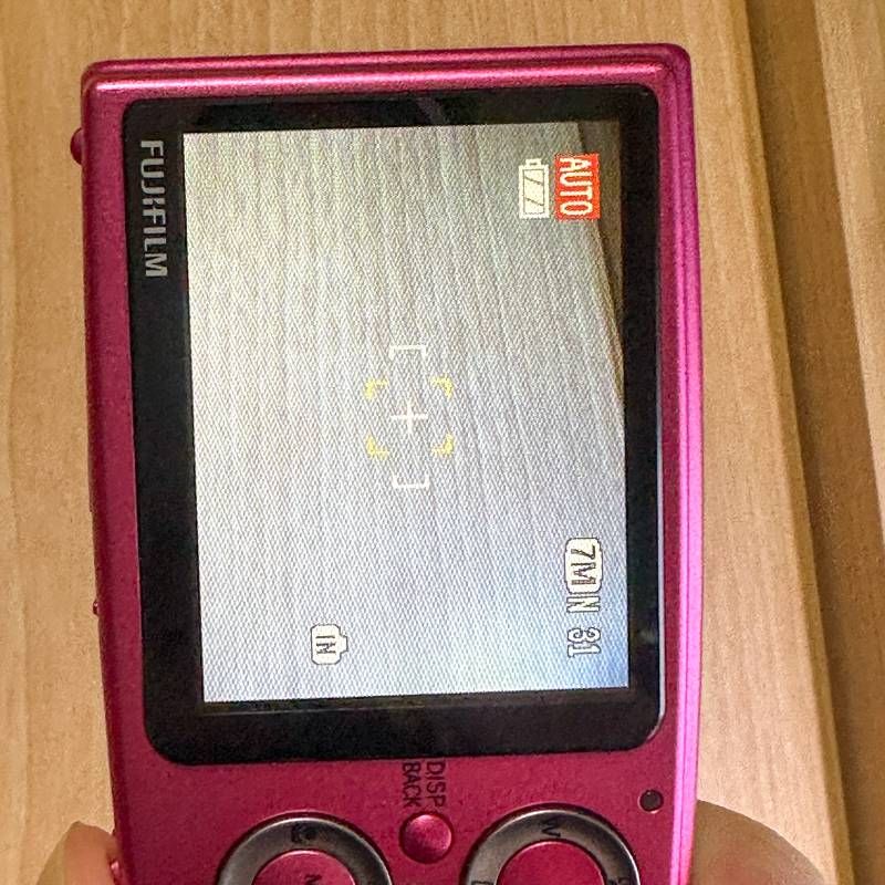 美品】FUJIFILM FinePix Z10fd ピンク 724万画素 人気 光学3倍ズーム