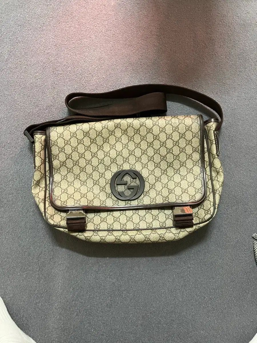 グッチ GG ロゴ ショルダーバッグ メッセンジャーバッグ クロスバッグ