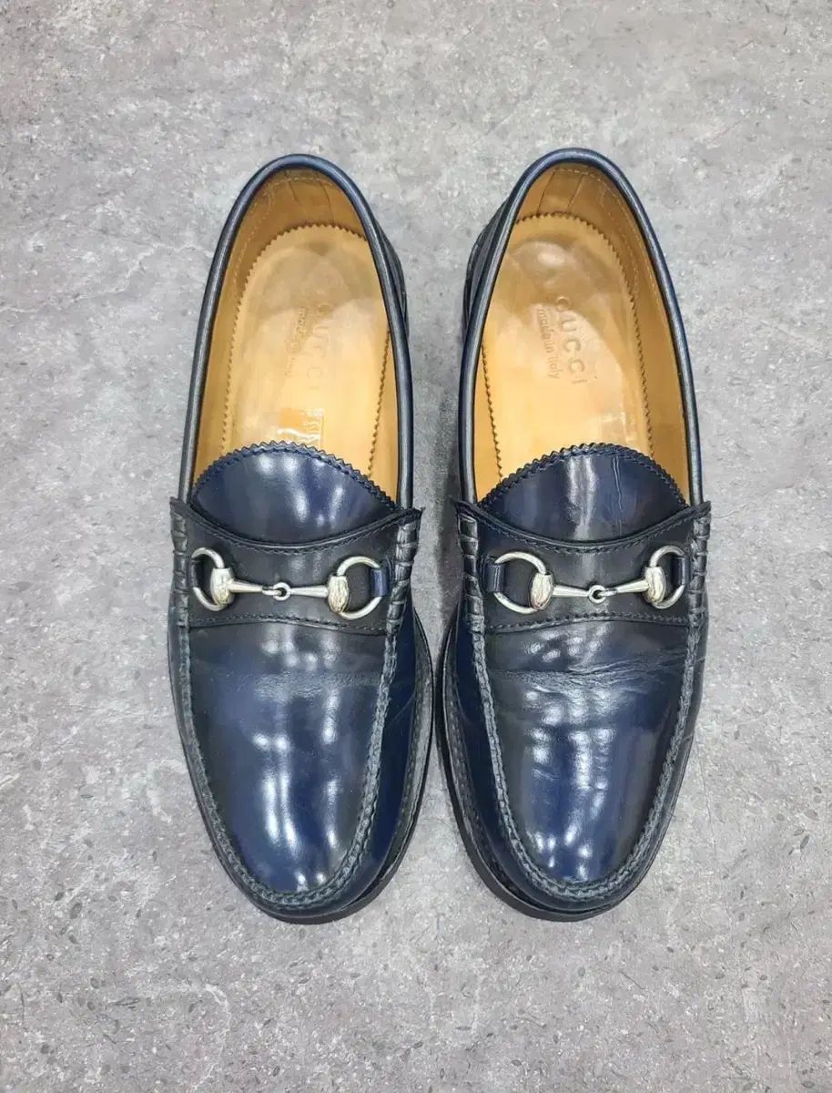 グッチ ネイビー 270程度