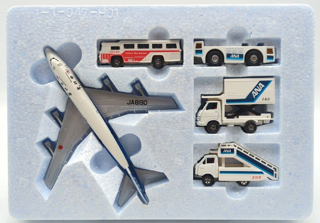 トミー トミカギフトセット/日本製 新空港セット スーパージャンボ