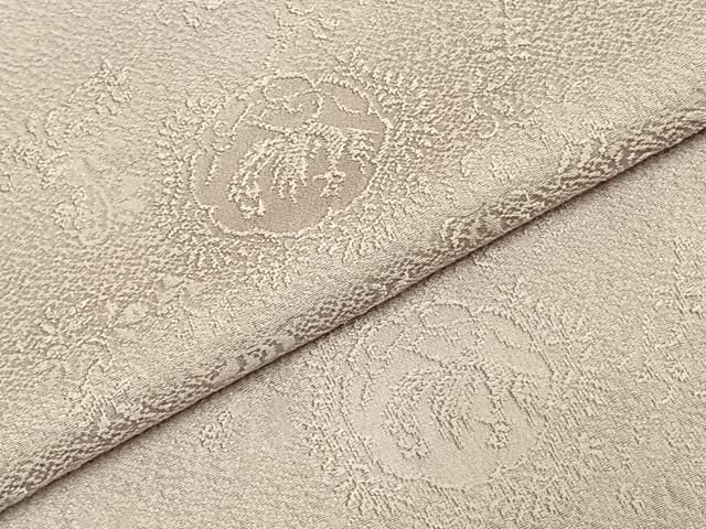 上質な色無地 吉祥花地紋