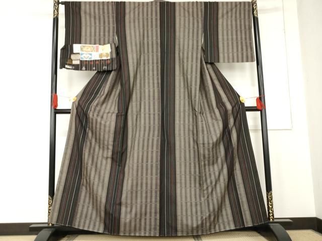 平和屋着物○都喜ヱ門 本場大島紬 純泥染め 手織り 一元絣 線のリズム