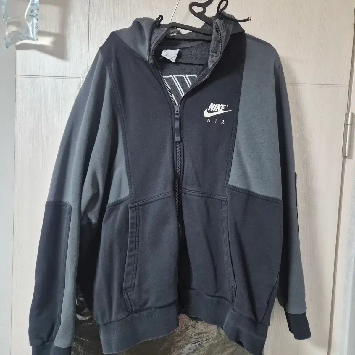 ナイキ エア フルジップアップ フーディー ブラック/グレー