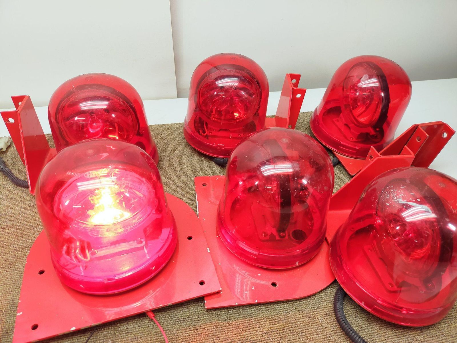 屋外赤ランプ 回転しない ６点セット ２線 点灯のみ x３台 ３線 点灯と点滅