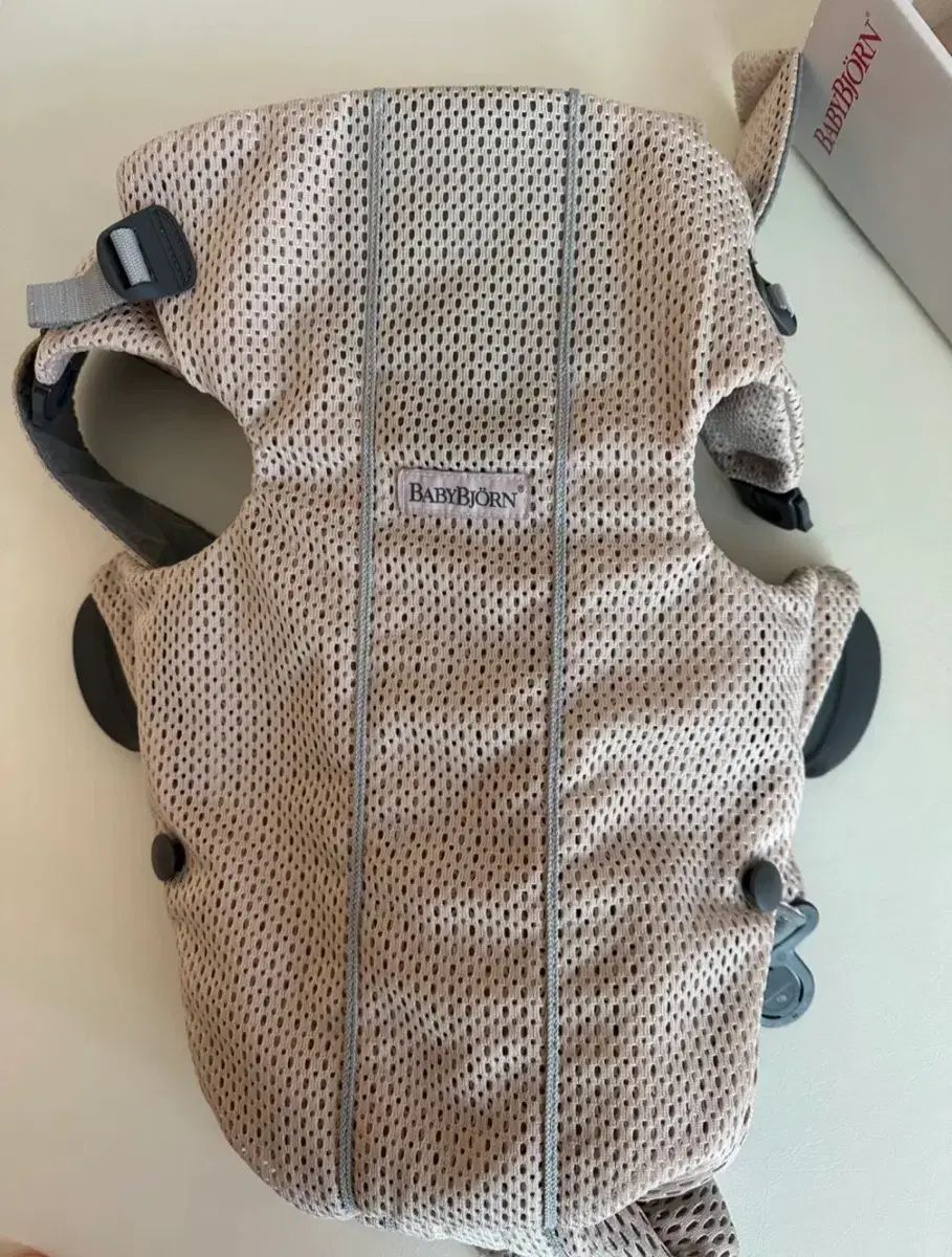 赤ちゃん ベビーキャリア ミニ エアリー メッシュ