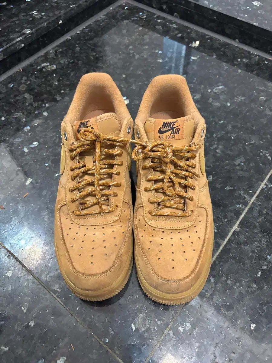 ナイキ エア フォース 1 ブラウン 280