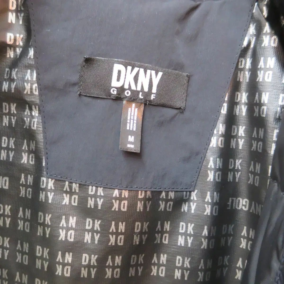 DKNY ディーケーエヌワイ