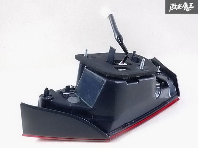 岡本様　テール　右 ☆点灯OK☆ 純正 AXVH70 AXVH75 カムリ 後期 ブラックエディション LED