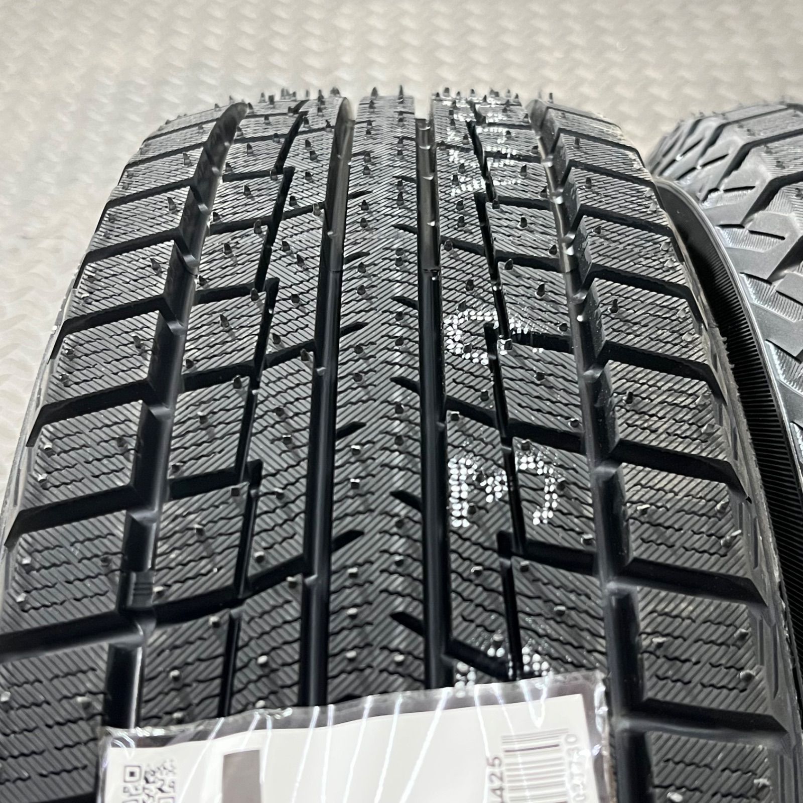 スタッドレスタイヤ