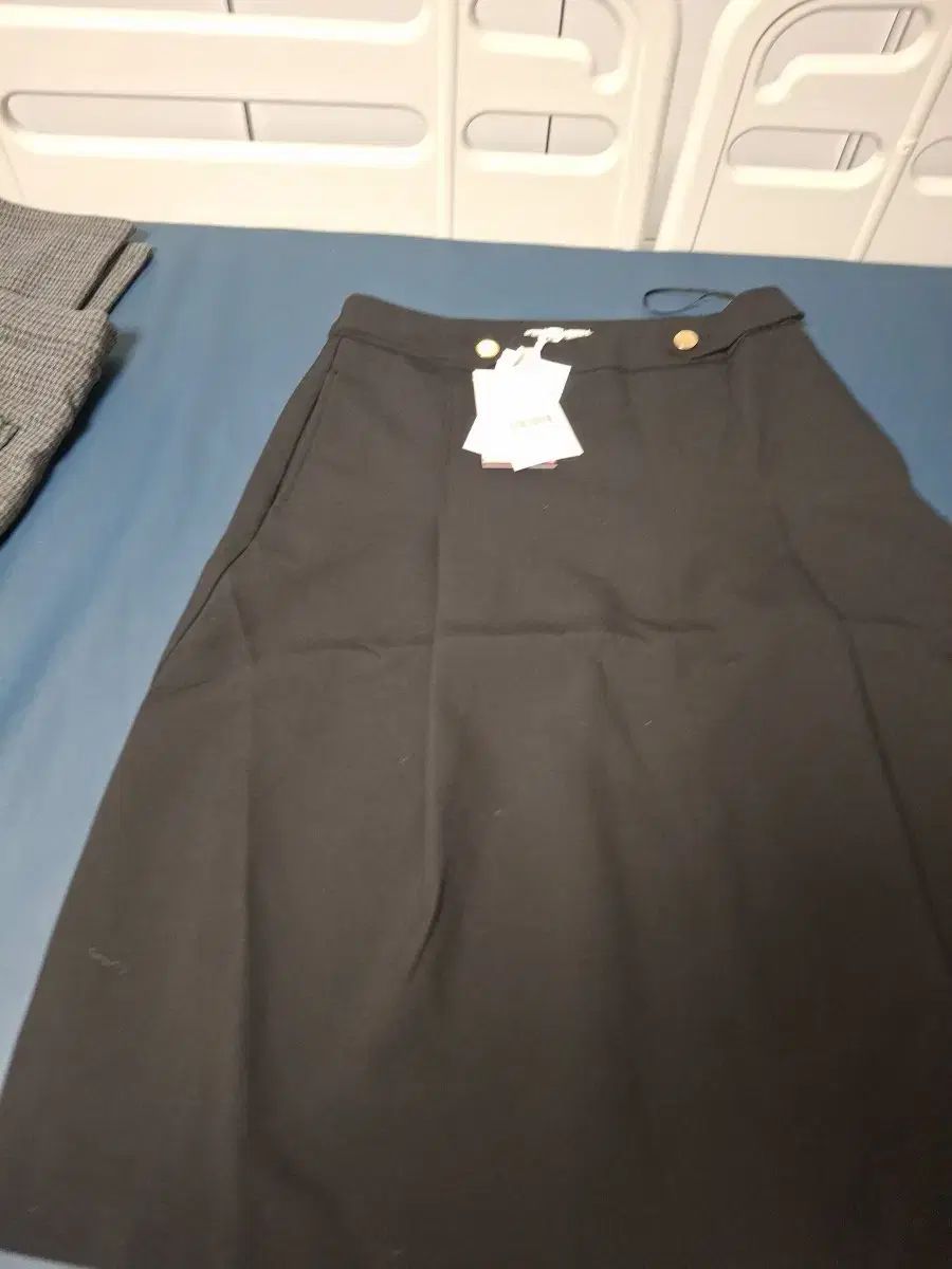 トミーヒルフィガー スカート