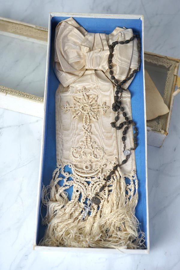 フランスのジュニア堅信式用リボンとロザリオ箱入りセット1922年 gd 272