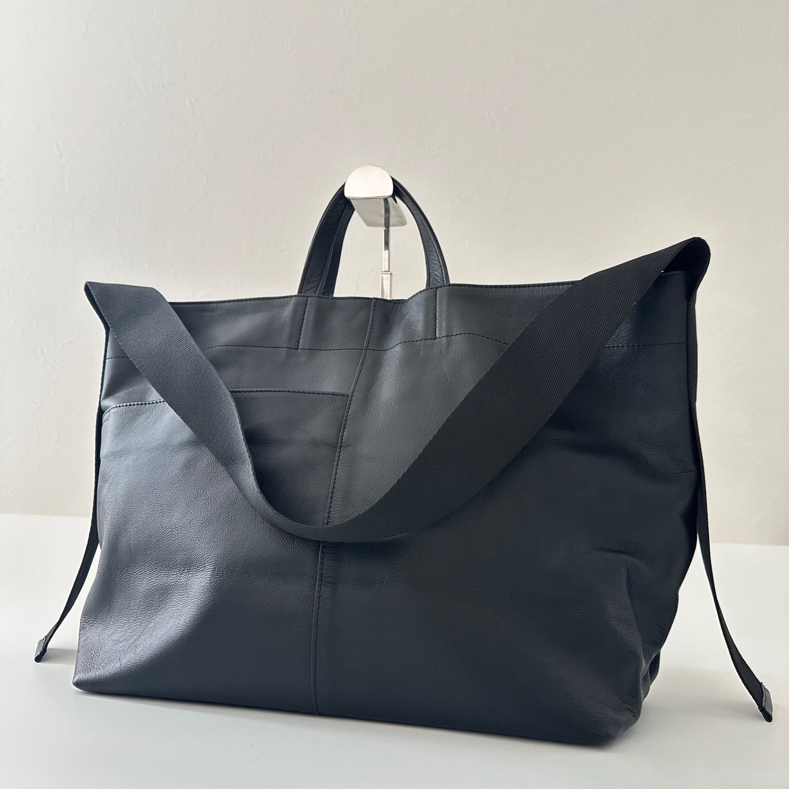 極美品 ear PAPILLONNER ワイドテープ トートバッグ L 黒 美品 ear PAPILLONNER ワイドテープ トートバッグ L ブラック A4対応