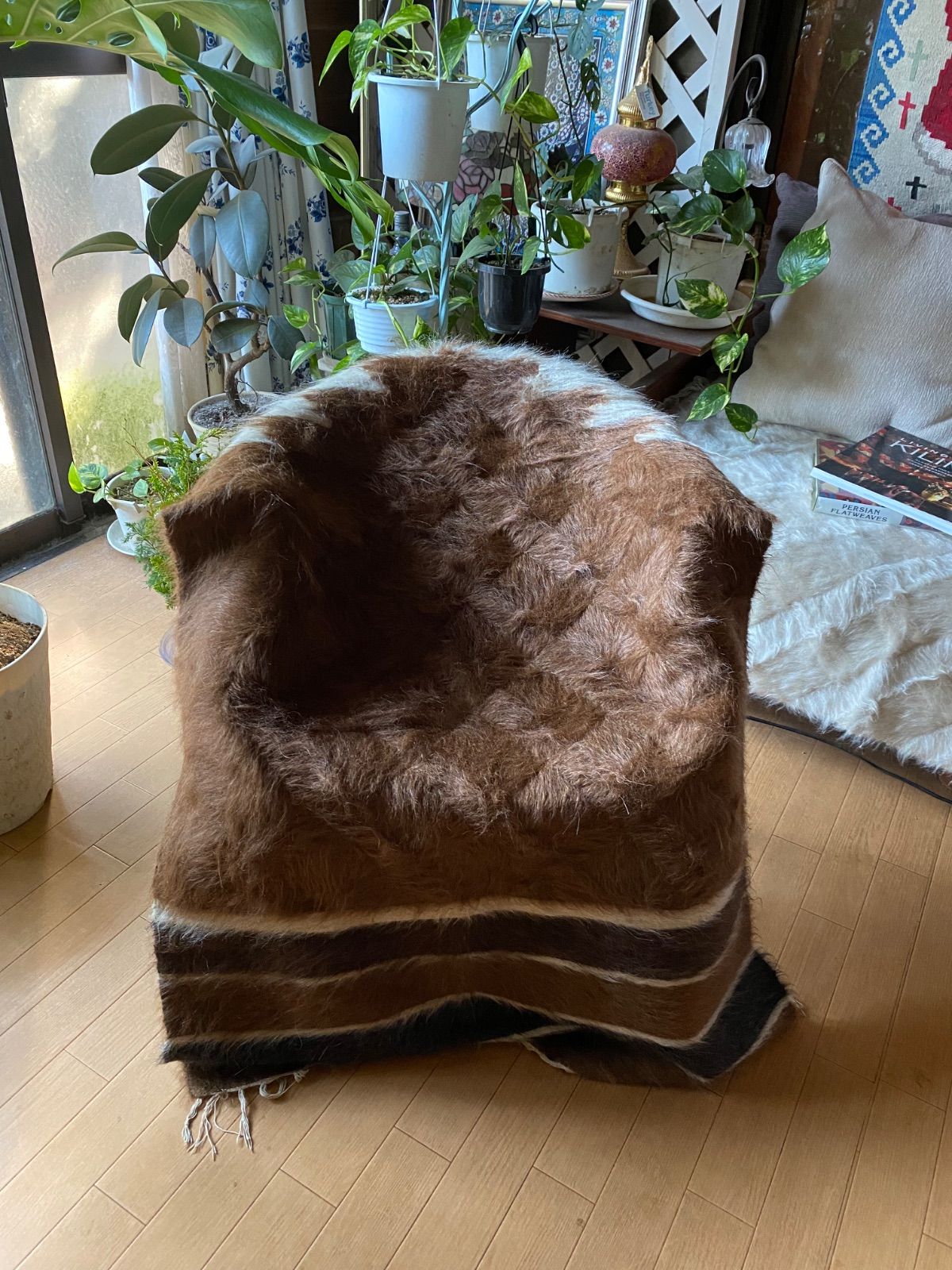 モフモフ新しいトルコのシイルトバッタニイェ 毛量多め1キロ超えの なチョコレート茶のミフラブ柄 アンゴラヤギのモヘア100の贅沢な毛布 ラグやソファ 椅子にかけても素敵なインテリアに 人間や動物にも優しい 素敵な厳選のシイルトバッ にお任せ下さい