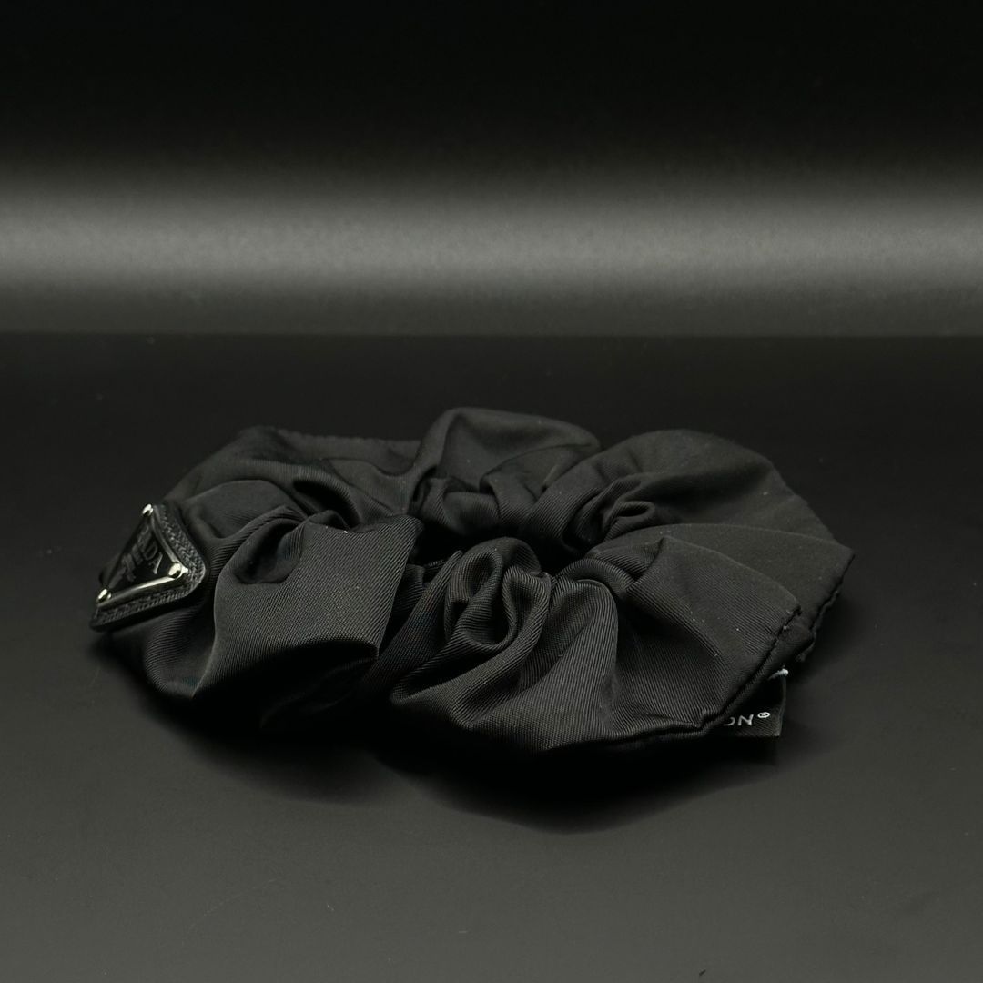 PRADA 黒 ナイロン シュシュ ロゴ付き 美品】Prada Re Nylon リ ナイロン シュシュ 三角ロゴ トライアングル