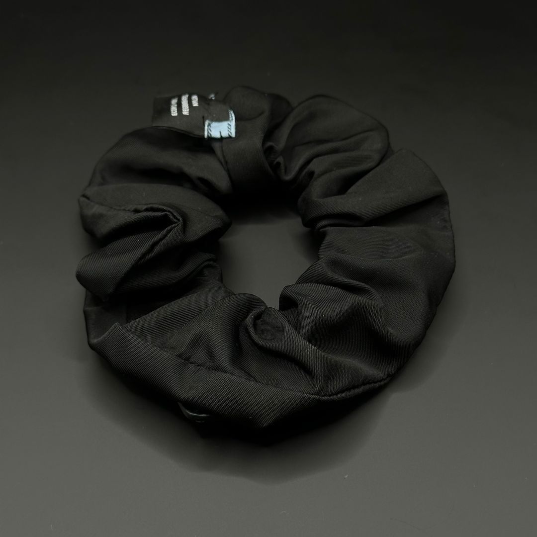 美品】Prada Re Nylon リ ナイロン シュシュ 三角ロゴ トライアングル