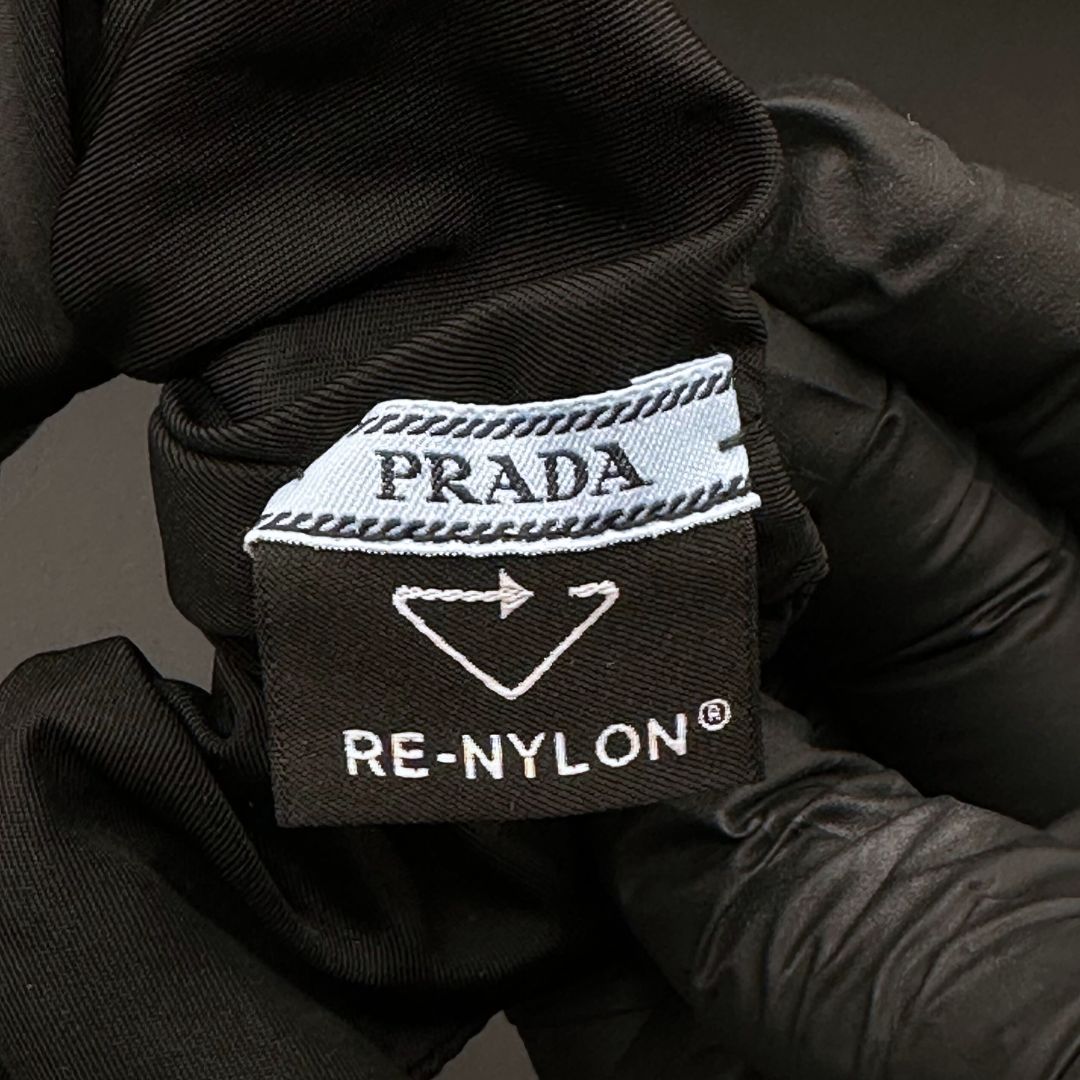 美品】Prada Re Nylon リ ナイロン シュシュ 三角ロゴ トライアングル