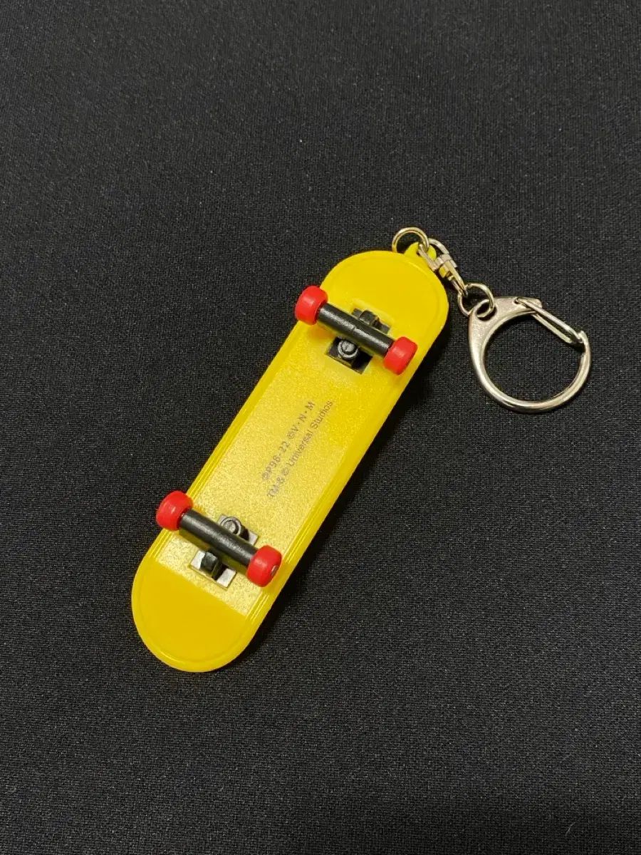 HUNTER×HUNTER USJ キルア スケートボード キーホルダー - メルカリ