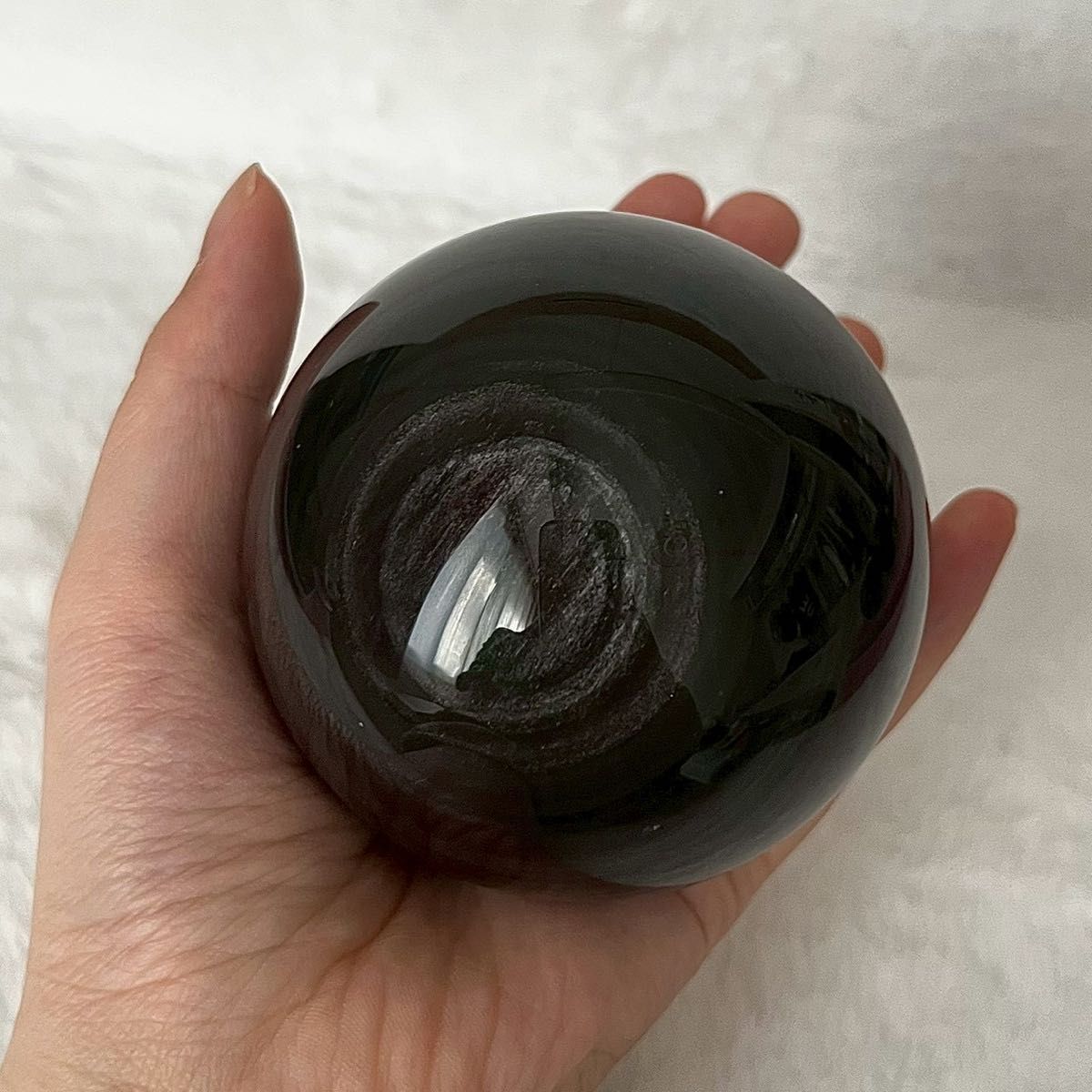  562g シルバーオブシディアン 銀黒曜石 スフィア 原石 浄化 天然石 丸玉 パワーストーン ディスプレイ棚 置物 インテリア小物