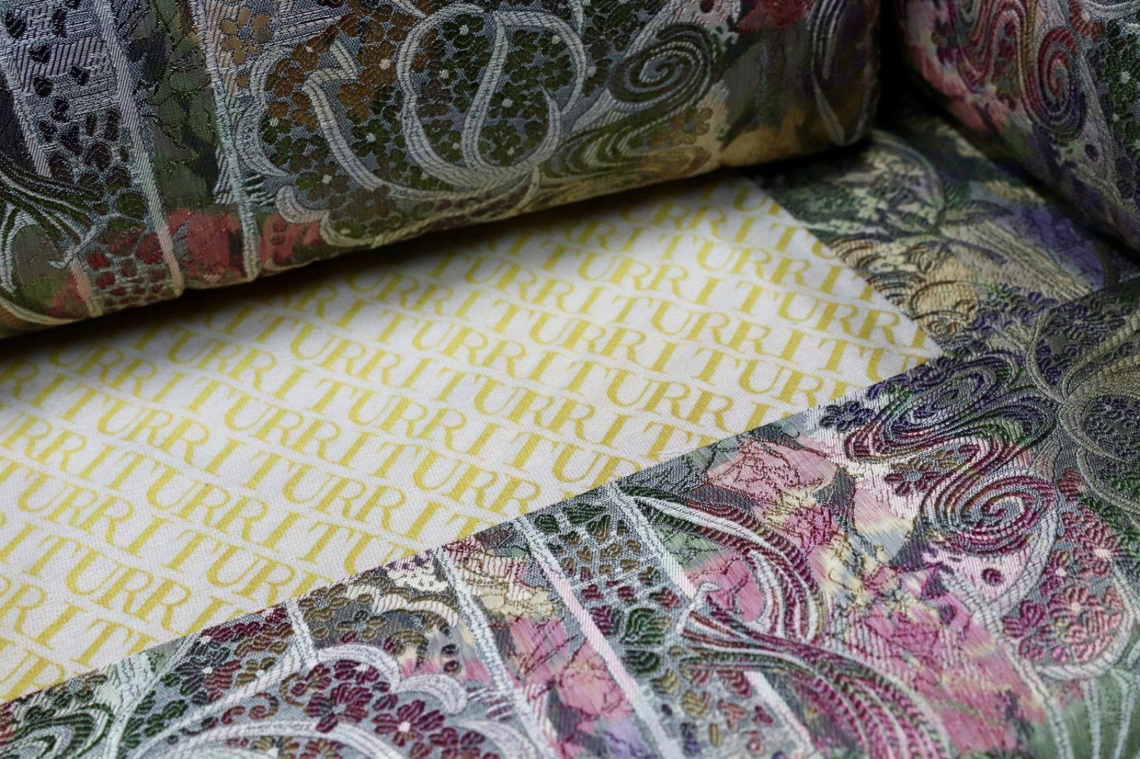  GMIK621C TURRI トゥーリ 3人掛けソファ トリプルソファ イタリア ラグジュアリー ハイクラスモダン ユーロカーサ 定価約200万 電動リクライニング 2人掛け 3人掛けソファ ソファ ソファベッド