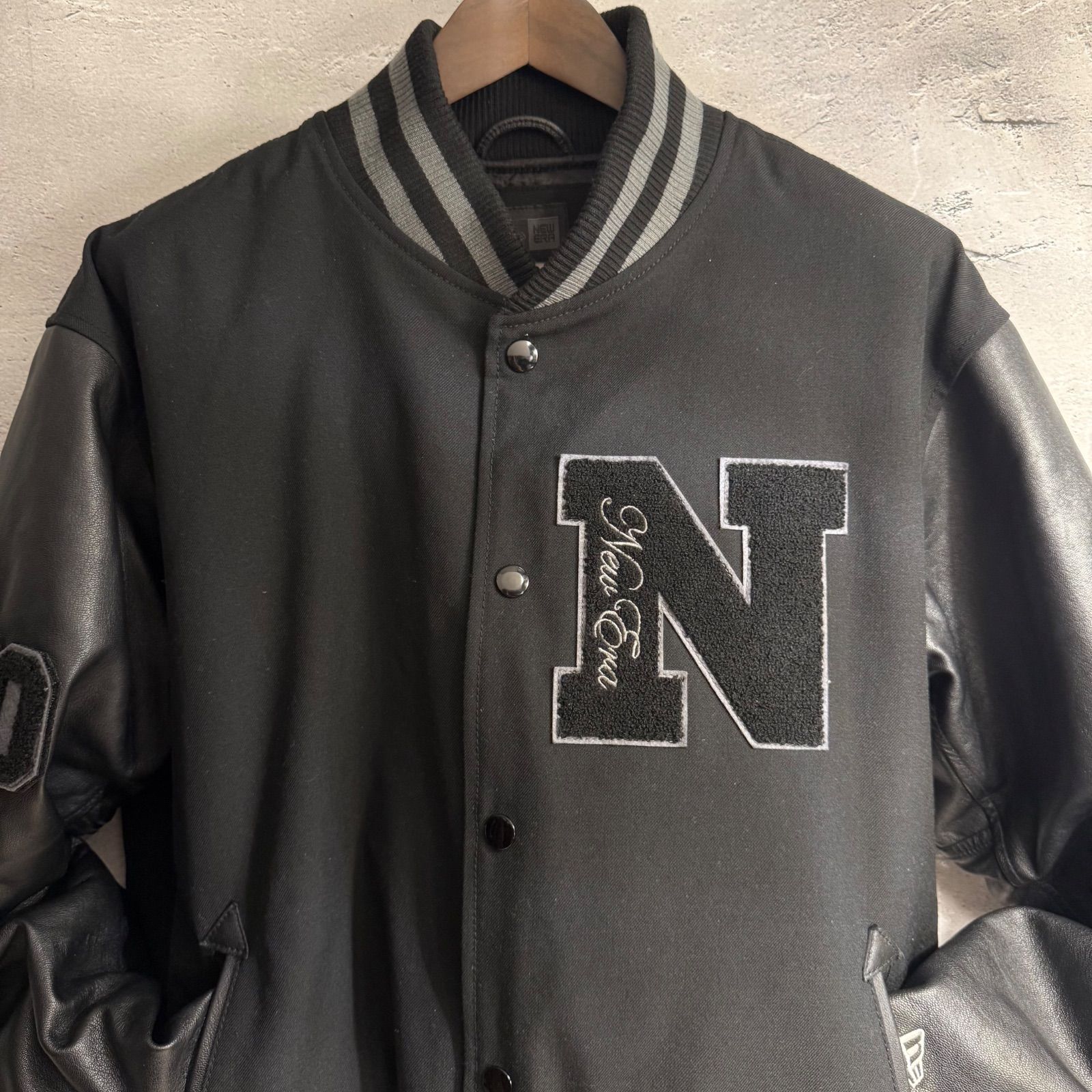 ✨XXL NEW ERA スタジャン ブラック レザー袖 バーシティジャケット