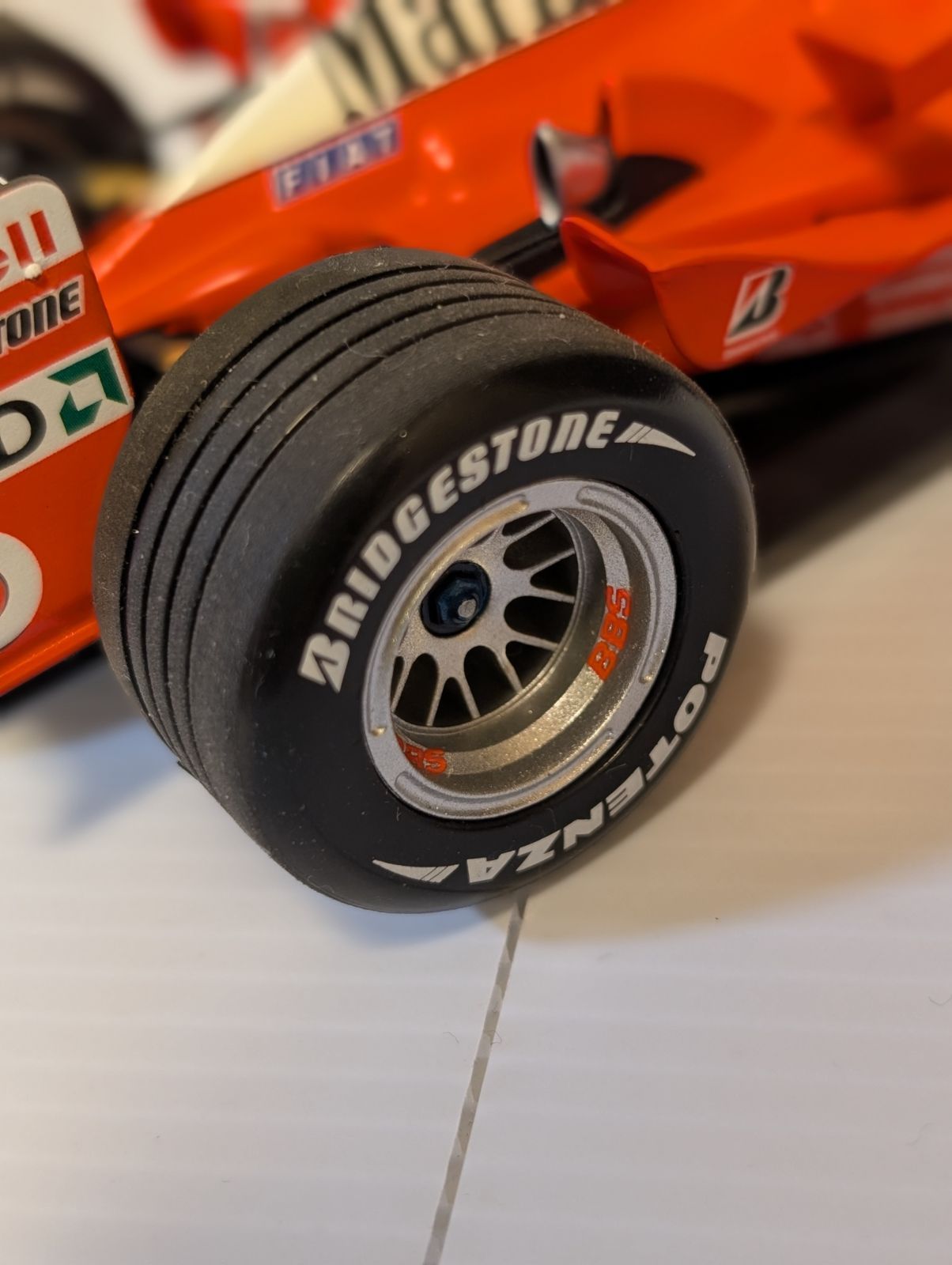  タイヤ タバコデカールカスタム加工1 18マテルフェラーリF 2002ミハエル シューマッハ その他 自動車