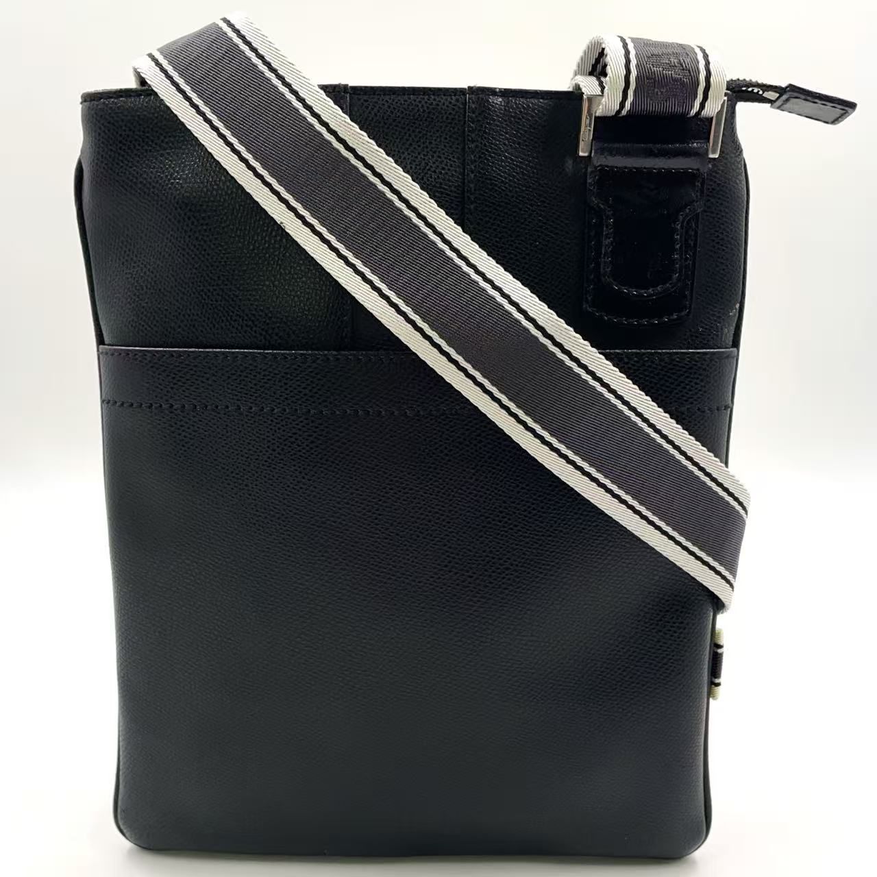 Salvatore Ferragamo レザー サコッシュ ブラック ホワイト ショルダーバッグ シルバー