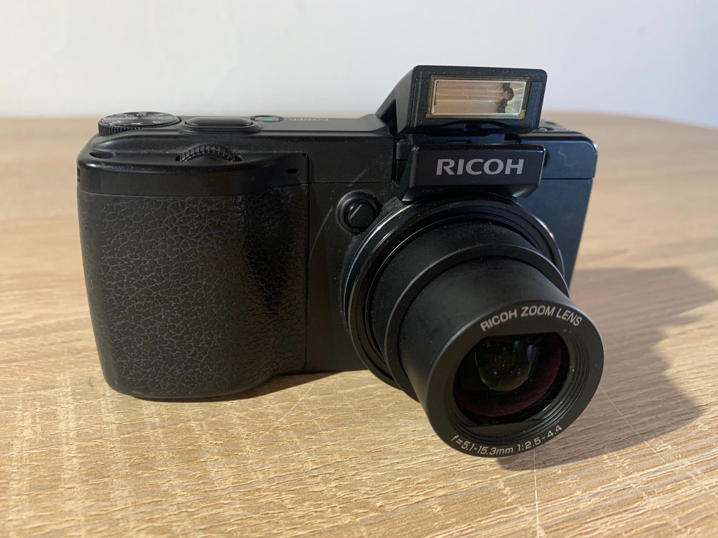 カメラ RICOH GX200 コンパクトデジタルカメラ