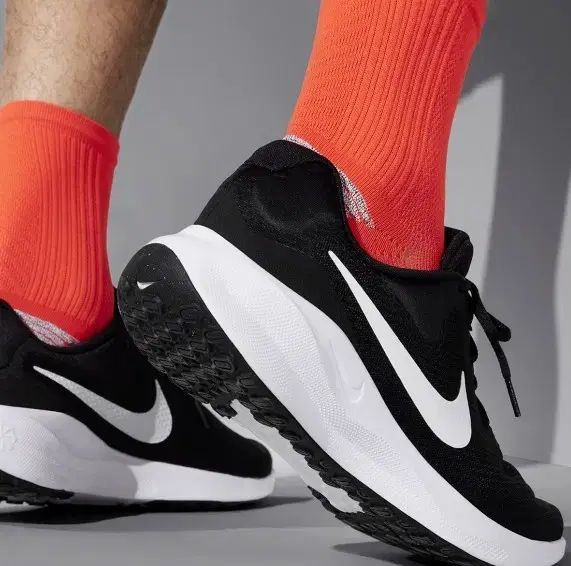 ナイキ レボリューション7 ブラック スニーカー ランニングシューズ