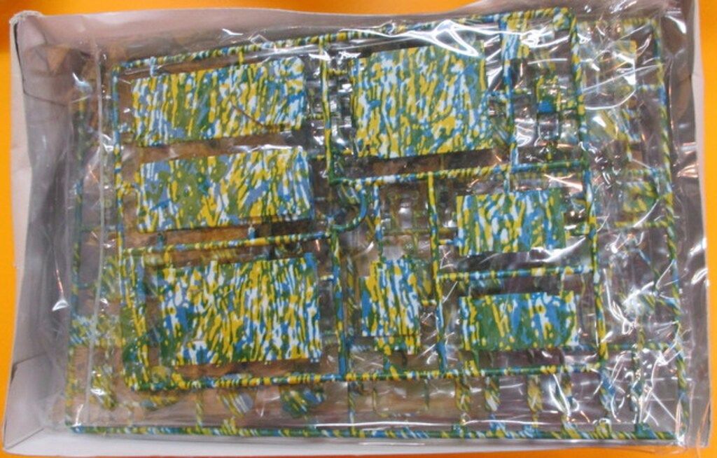 バンダイ MG ガンダム08小隊 陸戦型ガンダム寒冷地用C 緑迷彩 1 100