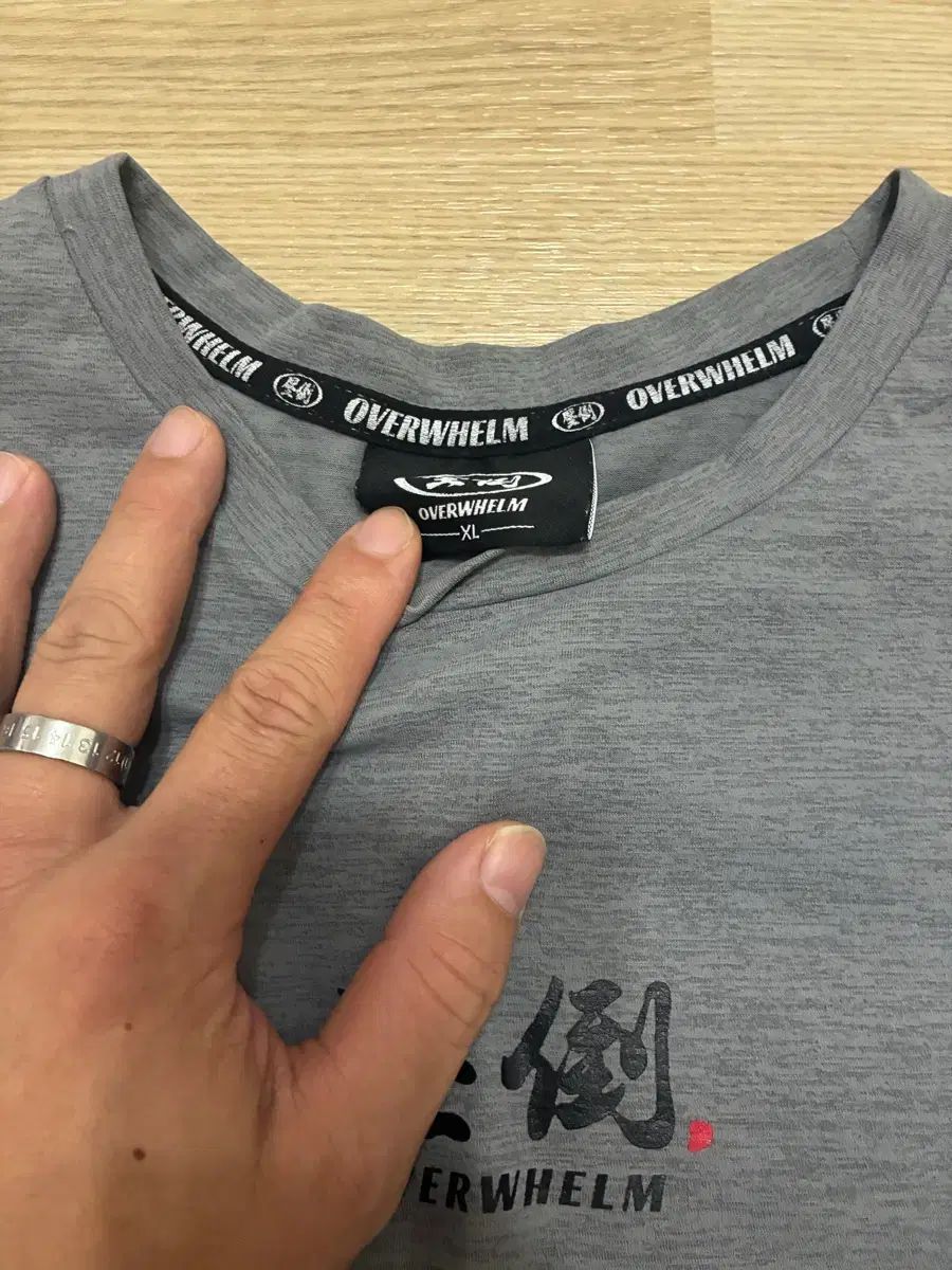 OVERWHELM 圧倒 Tシャツ