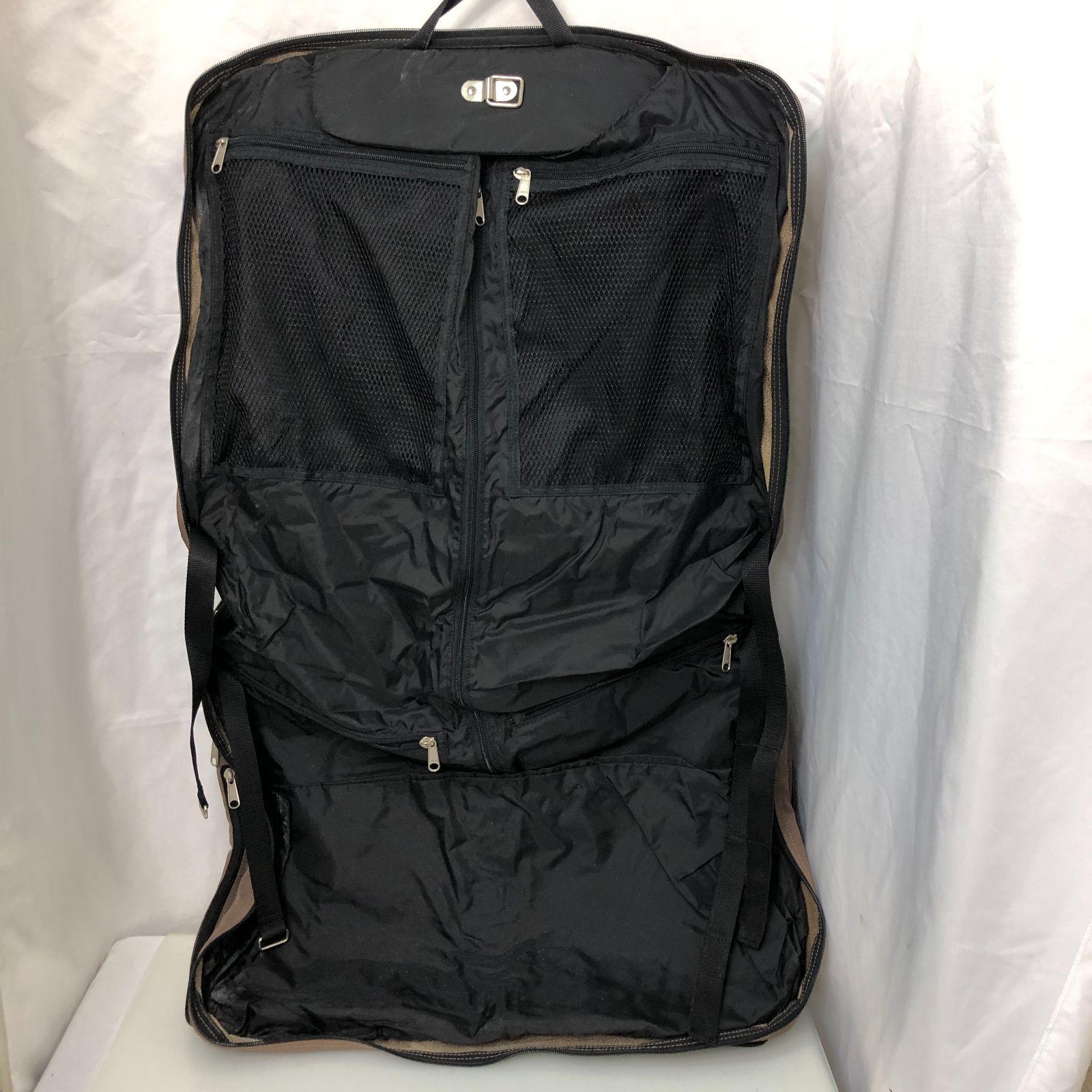 ブラウンベージュ