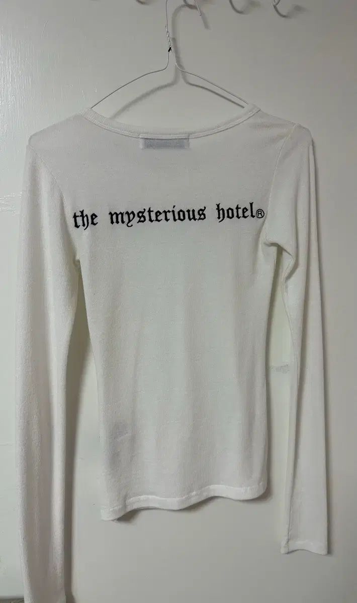 ミステリアスホテル チーズ スリーブ 白