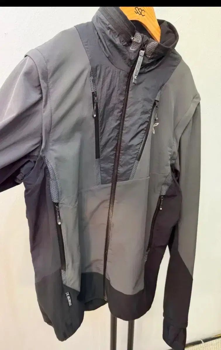 モンチュラ ウィンドブレーカー ジャケット グレー