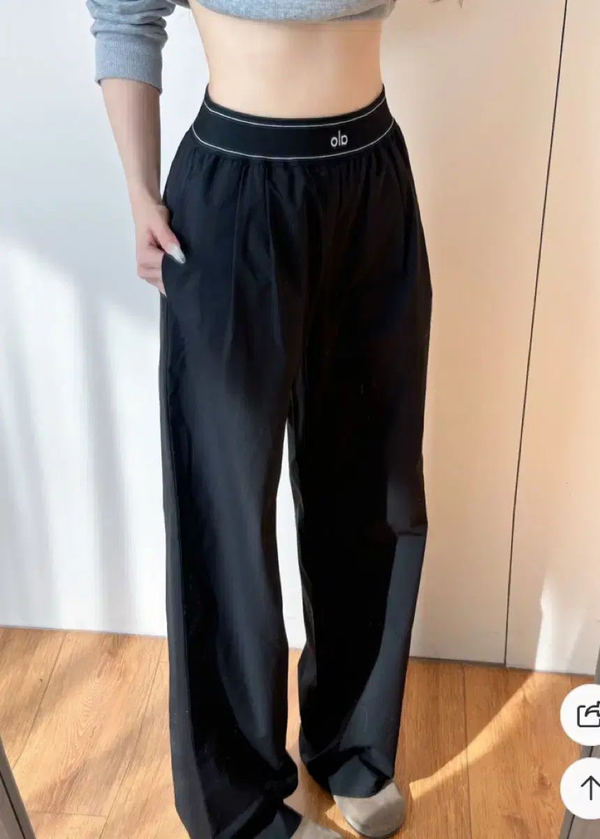 ALO アルロ ヨガ シュー トアップ スラックス パンツ ブラック XS