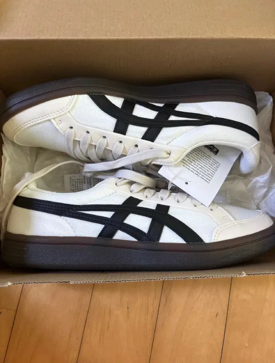 オニツカタイガー ベンティ ヴィンテージ 白 ブラック 245 mm