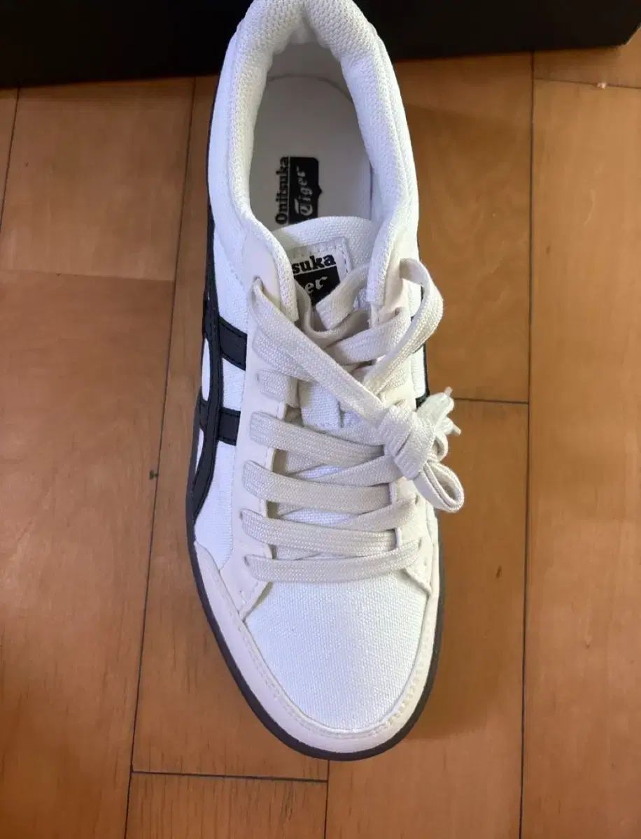 オニツカタイガー ベンティ ヴィンテージ 白 ブラック 245 mm