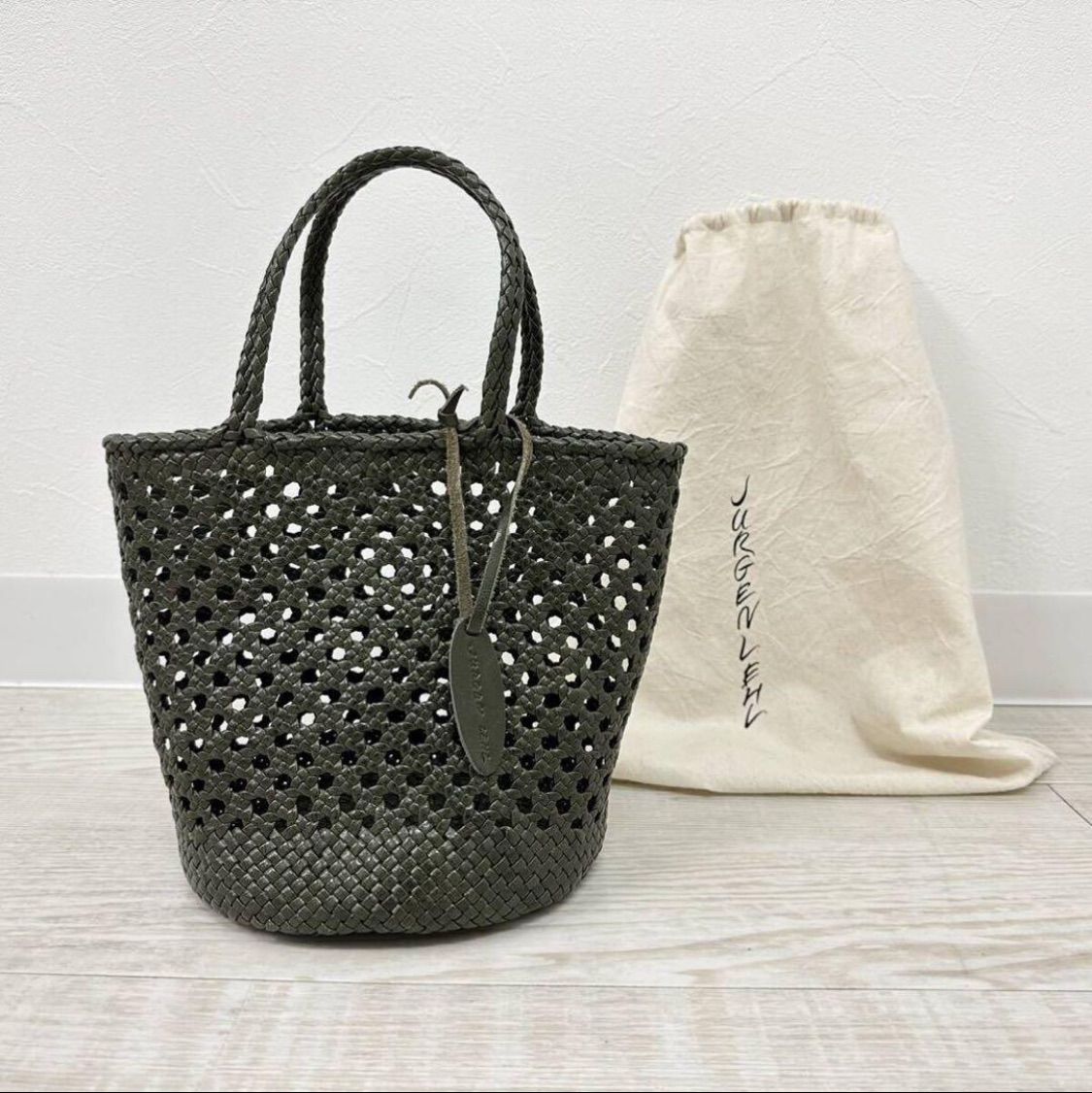 23 ss 2025 JURGEN LEHL ヨーガンレール ゴート メッシュ 変わり編み バッグ BAG 定価110 000円 底が丸い円筒形のバッグです