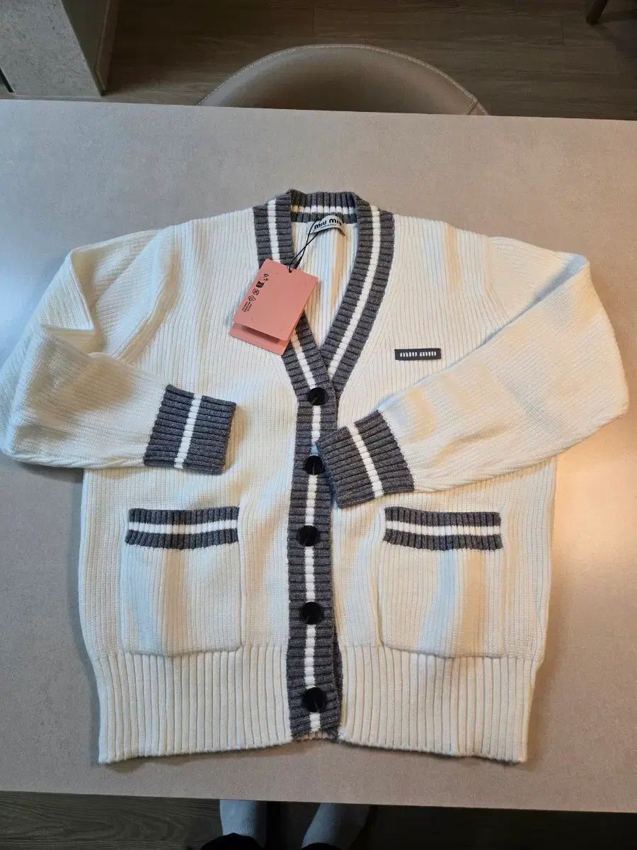 ミュウミュウ 白 レディース サイズ M L カーディガン