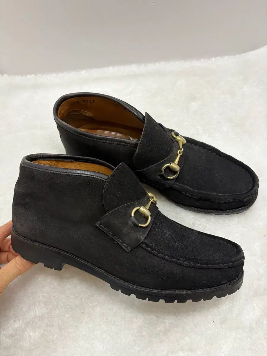 グッチ ブラック スウェード ローファー ブーツ
