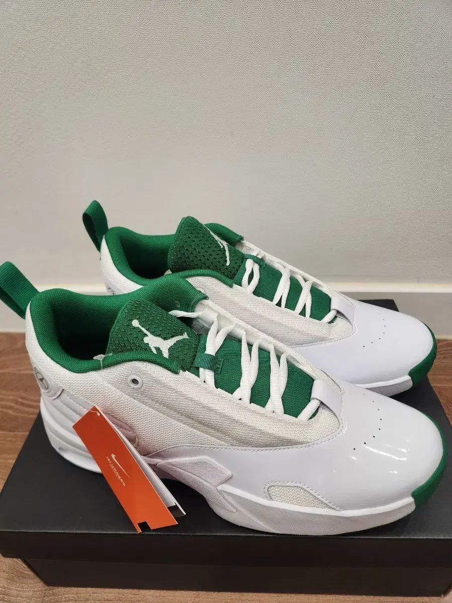 新品 NIKE ジョーダン アウラ6 【公式通販】