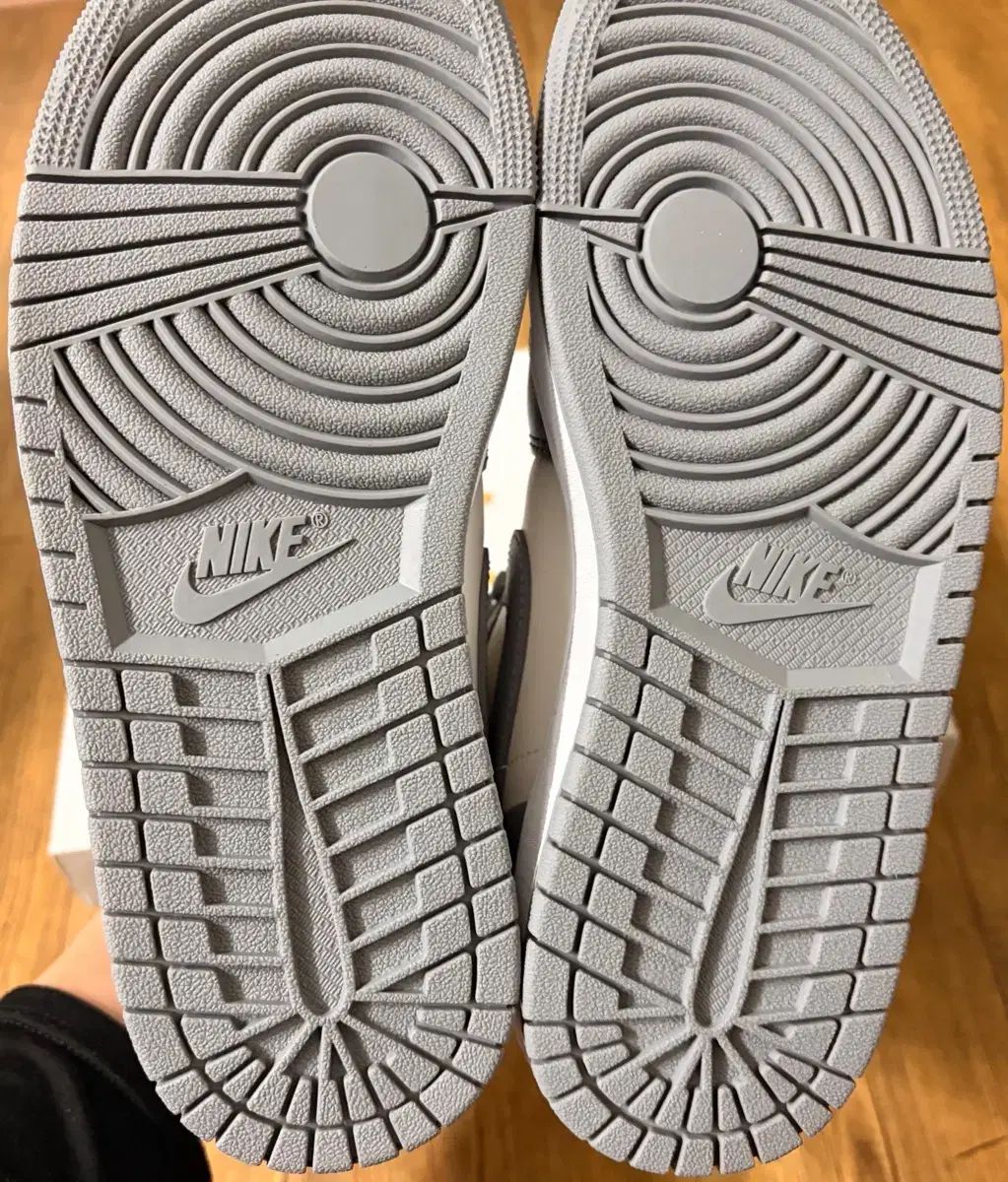  ナイキ エア ジョーダン 1 ミッド ステルス 255 mm シューズ(男性用) バスケットボール