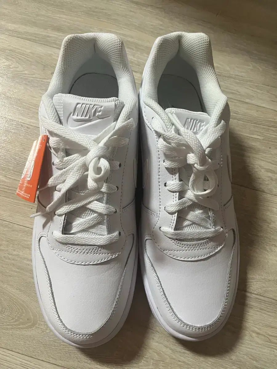 NIKE エバノン ロー 270