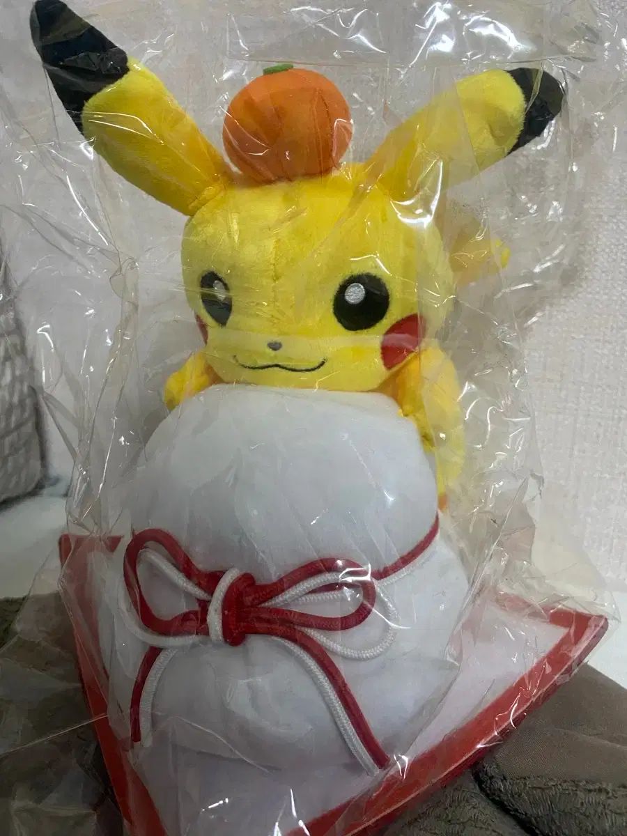 ポケットモンスター ピカチュウ かがみもち ぬいぐるみ