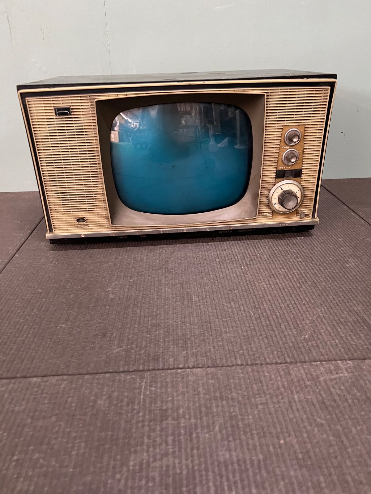 ︎ 昭和 レトロ 真空管 テレビ EARDHONE TV