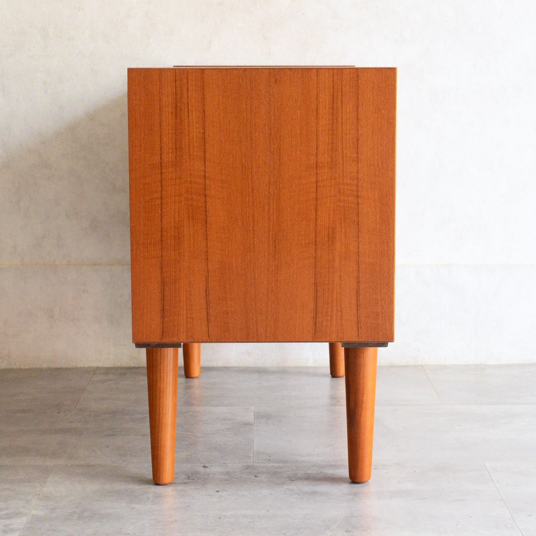 デンマーク 北欧ヴィンテージ チーク ガラスキャビネット 北欧家具 ショーケース デンマーク 北欧ヴィンテージ チーク ガラスキャビネット ショーケース