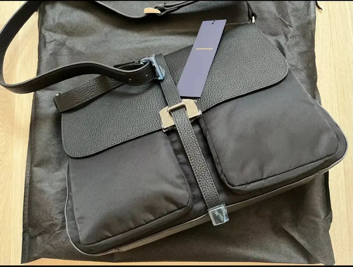 ポーカーフェイス WESTERN TAIL MESSENGER BAG トップス 細見え