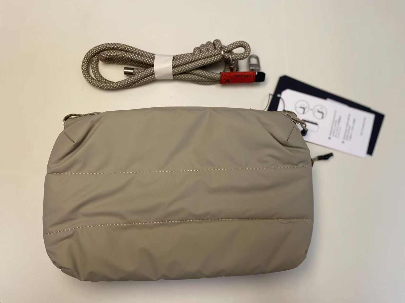 Topologie Bottle Sacoche Large（ボトルサコッシュ ラージ）ベージュ