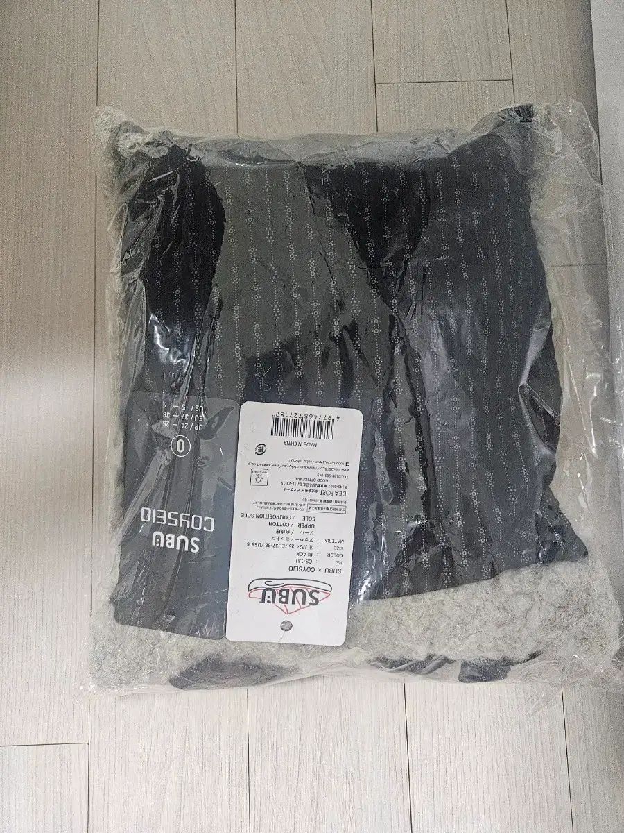 ISSEY MIYAKE イッセイミヤケ スナッグ ダウン シューズ ブラック