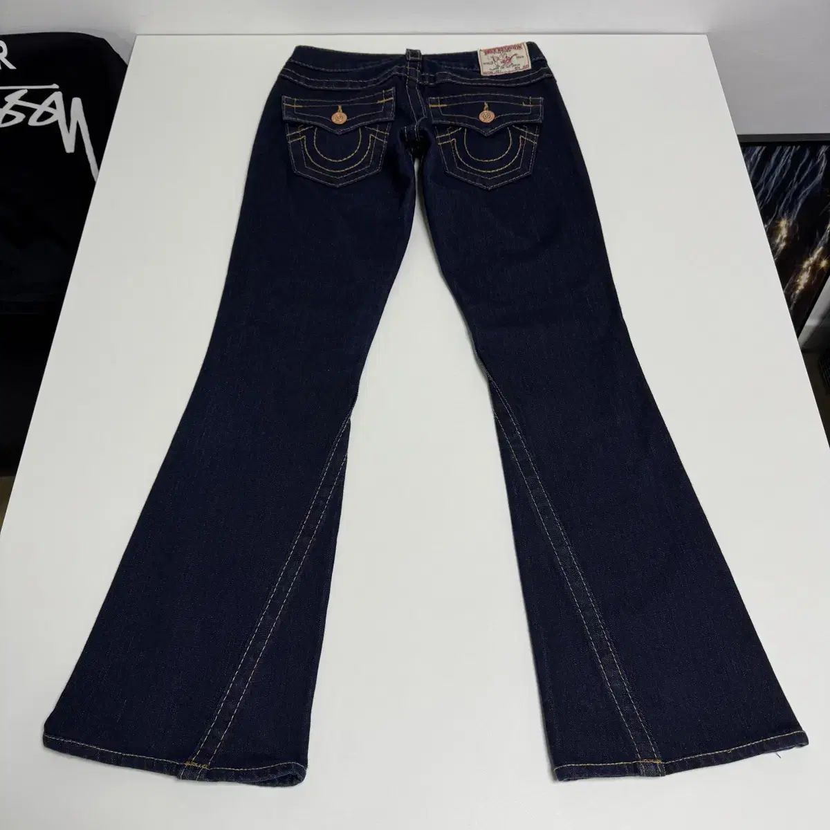 [タグ付き]トゥルーレリジョン　デニム　ローライズ　幅広　ブーツカット　31 TRUE RELIGION（トゥルーレリジョン） レディース ブーツカット デニム